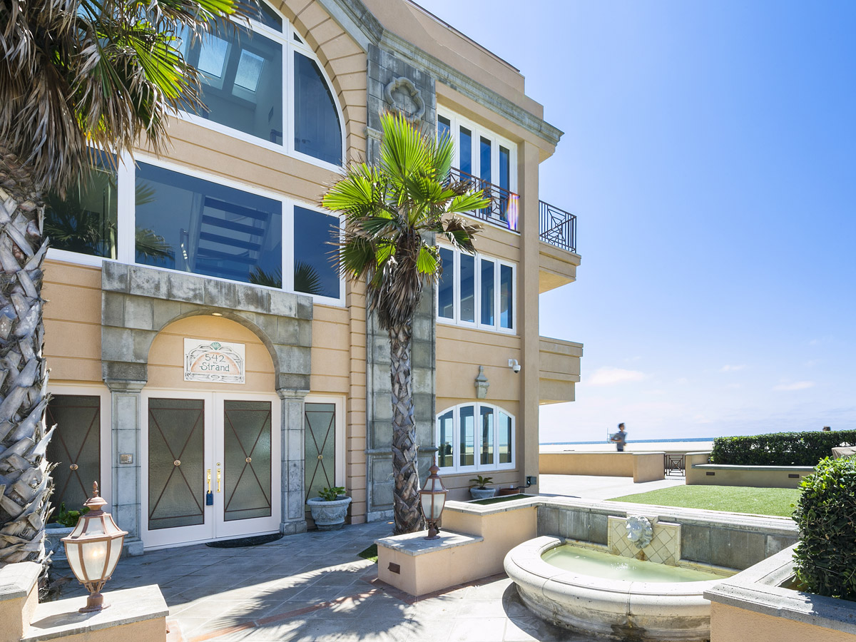 04 - Front of Beach House Looking West to Strand/Ocean