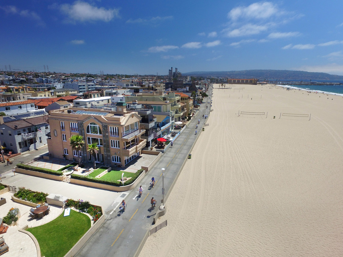 07 - Strand / Beach Aerial South View